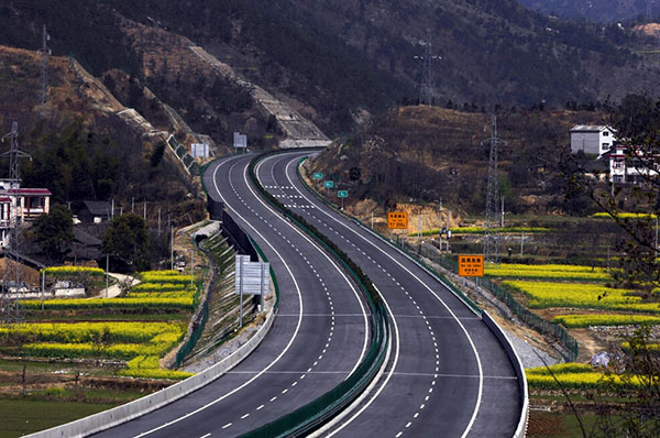 武漢修建高速公路(lù)