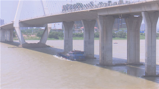 貨船(chuán)撞橋